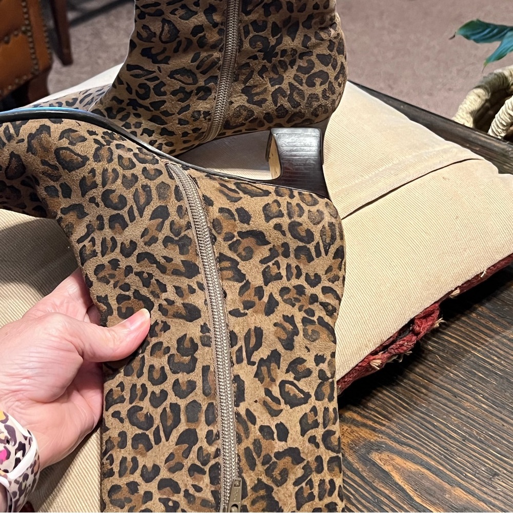 SOLD!! 8.5 Vintage y2k sueded cheetah leather chunky stacked square heeled boots - Picture 11 of 13